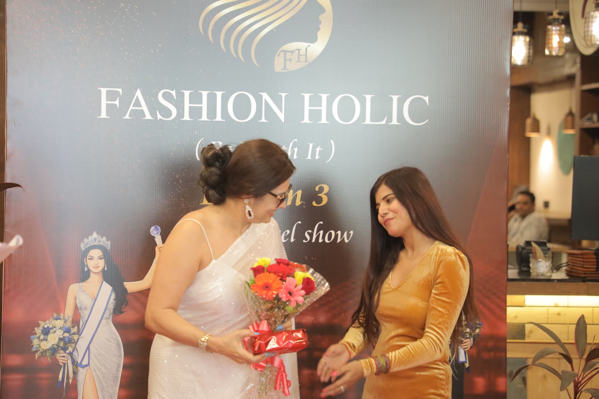 Guest presented with a memento at Fashion Holic