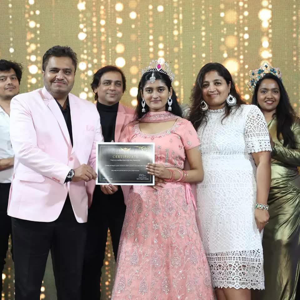 Title winner felicitated by the jury panel