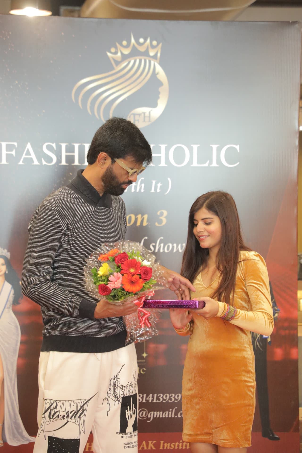 Memento presented to the chief guest at Fashion Holic