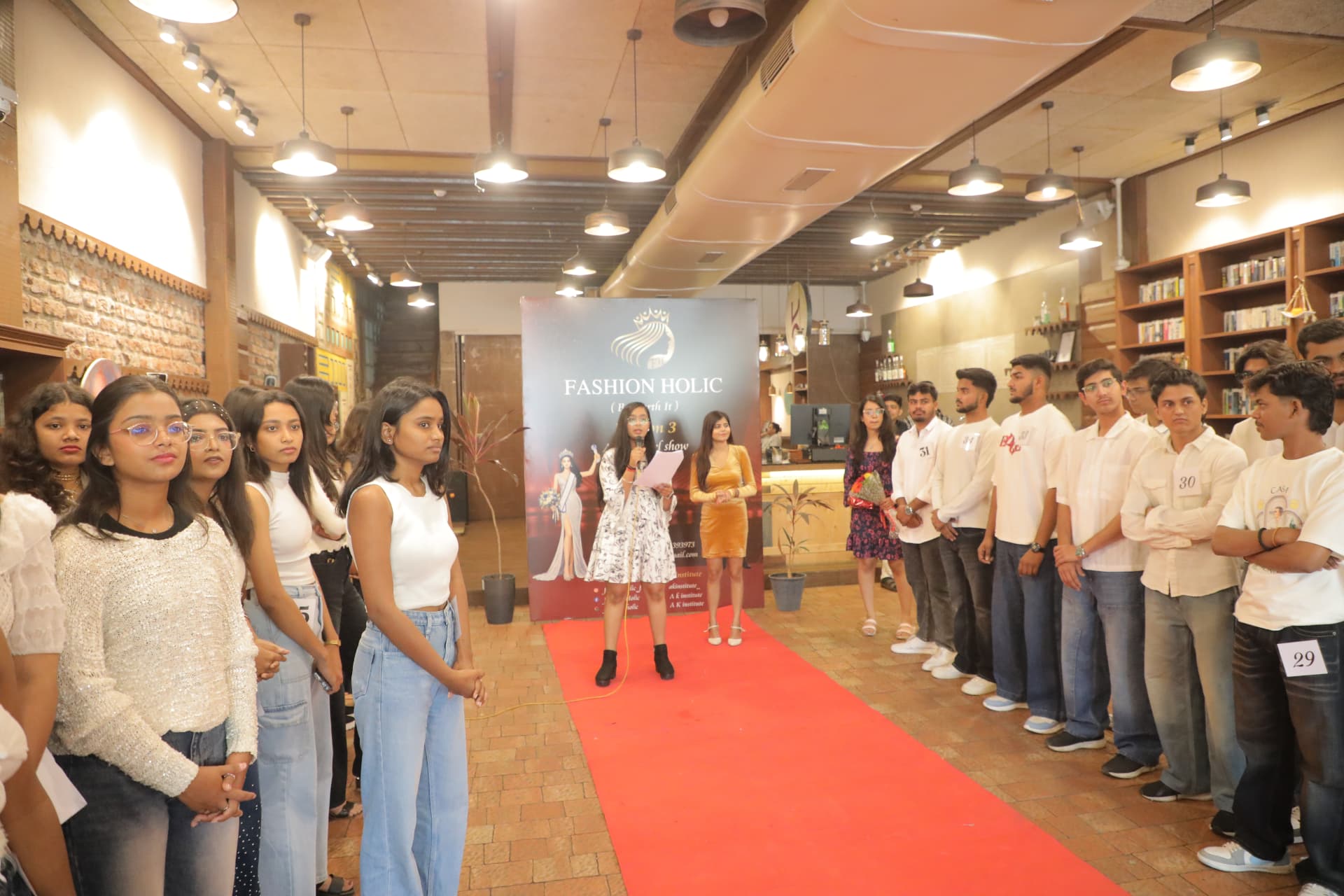Fashion Holic Edition 3 audition hall with contestants and red carpet